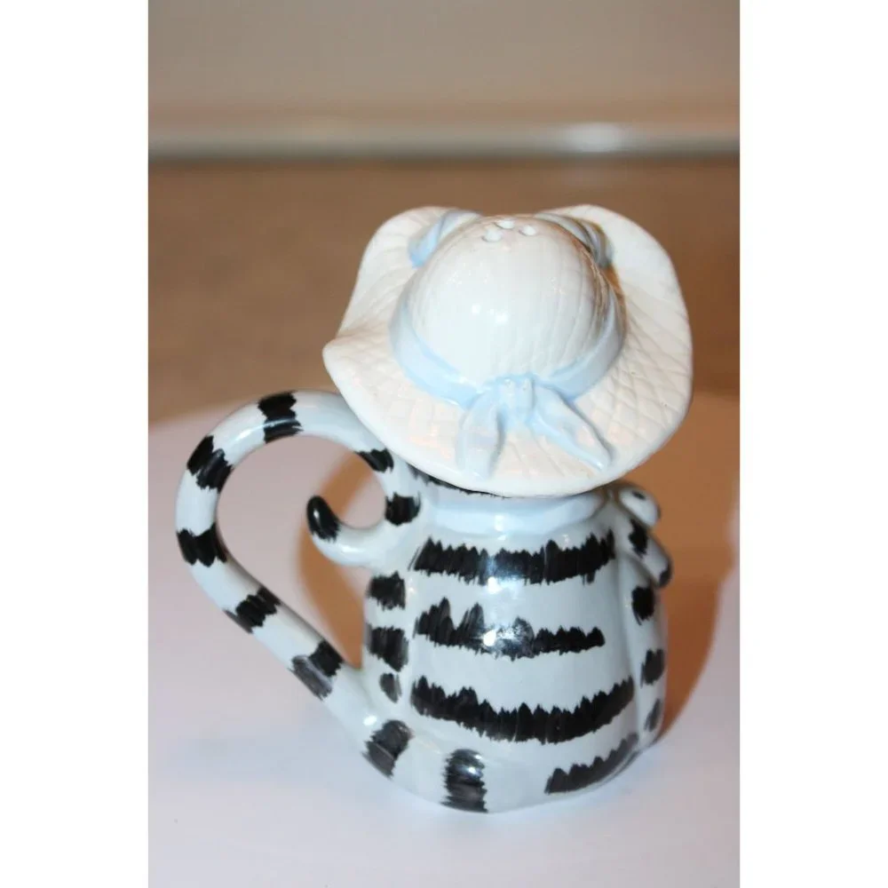 Salt & Pepper Shakers Gray and Black Striped Cats w/Hats
